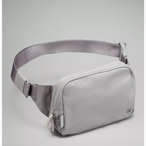 NWT Large Everywhere Belt Bag in Silver Drop! - Picture 9 of 10